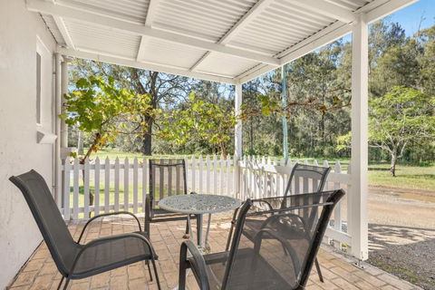 Madigan Cottages - Settlers Cottage - Accommodation Mermaid Beach 2