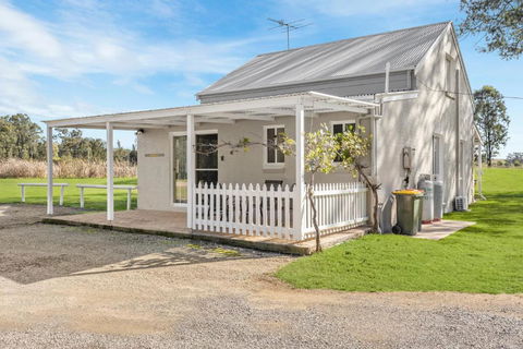 Madigan Cottages - Settlers Cottage - Accommodation Mermaid Beach 0