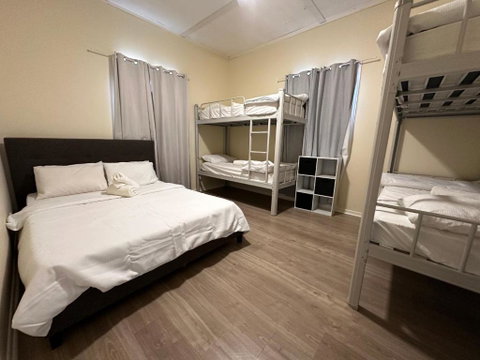 Massive 3 Bedroom Home With Backyard - Accommodation Mermaid Beach 1