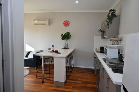 Mawson Red - Free Pool Access -Onsite Parking-Netflix-5 Mins To Mawson Interchange - Accommodation Mermaid Beach 2