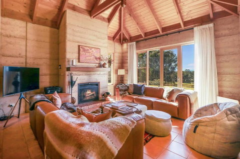 Melliodora - Relax, Unwind & Recharge - Accommodation Mermaid Beach 2