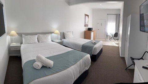 Mia Motel - Accommodation Mermaid Beach 2