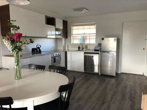 Modern 2BR Apartment With Parking - Accommodation Mermaid Beach 2