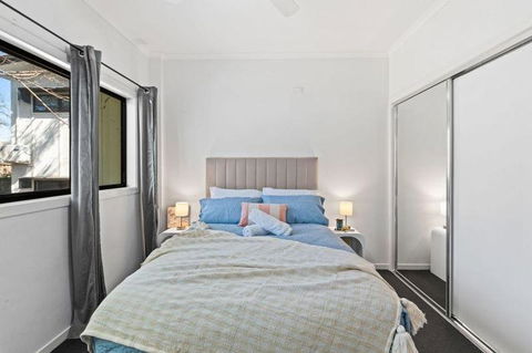 Modern Apartment In The Heart Of Norman Park - Accommodation Mermaid Beach 0