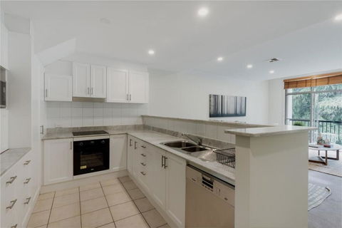 Modern Apartment In The Heart Of Canberra - Accommodation Mermaid Beach 3