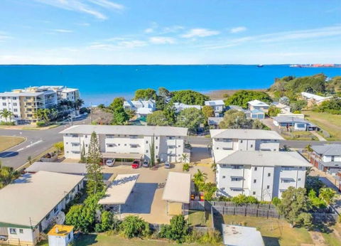Modern Beach Apartment - Accommodation Mermaid Beach 0