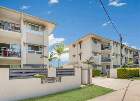 Modern Beach Apartment - Accommodation Mermaid Beach 1