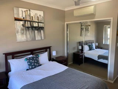 Modern Beach Apartment - Accommodation Mermaid Beach 2
