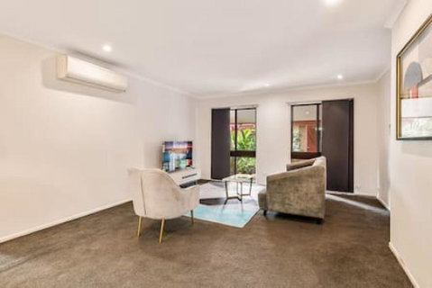 Modern Comfort Retreat 4Bed Cozy Haven W Pool - Accommodation Mermaid Beach 1