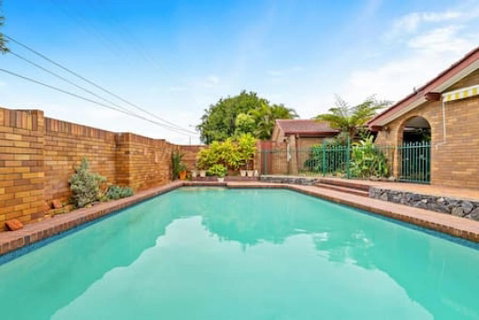 Modern Comfort Retreat 4Bed Cozy Haven W Pool - Accommodation Mermaid Beach 2