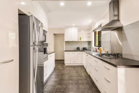 Modern Comfort Retreat 4Bed Cozy Haven W Pool - Accommodation Mermaid Beach 3