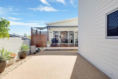 Modern Luxury Studio Apartment - Accommodation Mermaid Beach 1