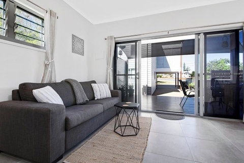 Modern Luxury Studio Apartment - Accommodation Mermaid Beach 2