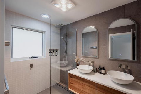 Modern Refurbished Unit In Charming Bellerive - Accommodation Mermaid Beach 1