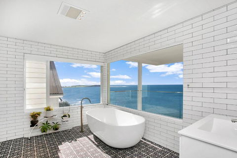 Monash Beach House - Oceanfront - Accommodation Mermaid Beach 3