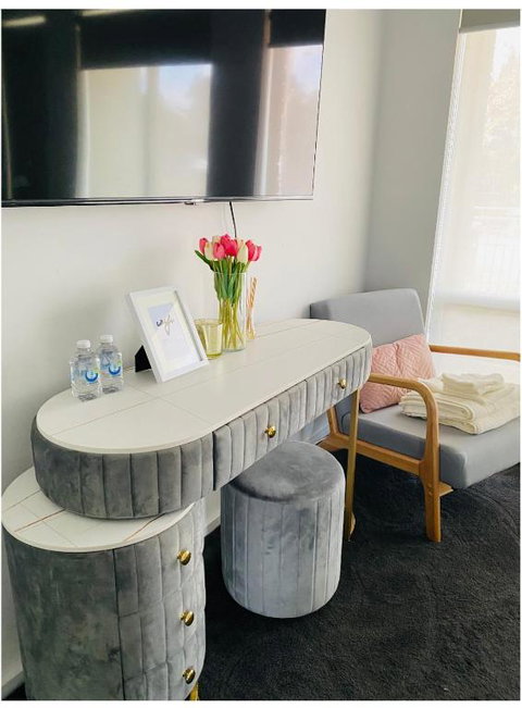 Modern Private Room With Ensuite - Accommodation Mermaid Beach 2