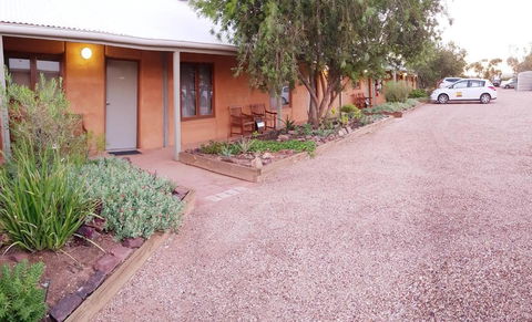 Mud Hut Motel - Accommodation Mermaid Beach 3