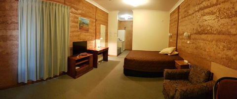Mud Hut Motel - Accommodation Mermaid Beach 0
