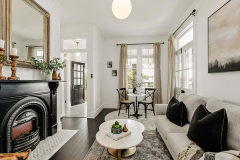 Narraweema Guesthouse - Historic Luxury BnB Retreat - Accommodation Mermaid Beach 0