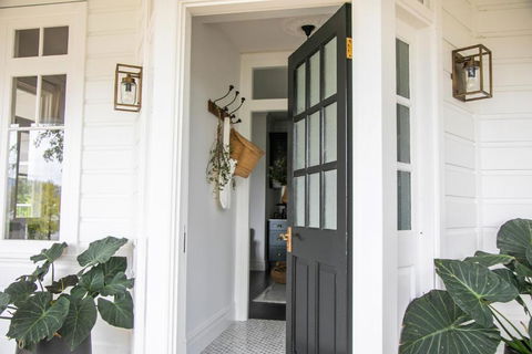 Narraweema Guesthouse - Historic Luxury BnB Retreat - Accommodation Mermaid Beach 2