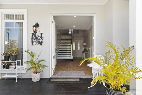 NEW HAVEN - Garden View Balcony - Accommodation Mermaid Beach 2