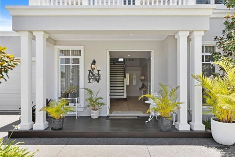 NEW HAVEN - Garden View Balcony - Accommodation Mermaid Beach 3
