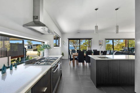 NEW - Sunrise Waters Holiday House - Accommodation Mermaid Beach 1