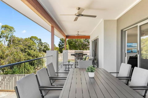 NEW - Sunrise Waters Holiday House - Accommodation Mermaid Beach 3