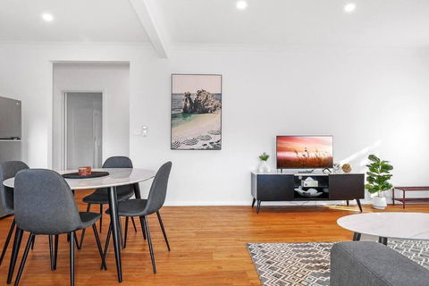 Nth Central 3BR - Split Systems Throughout & Wifi - Accommodation Mermaid Beach 0