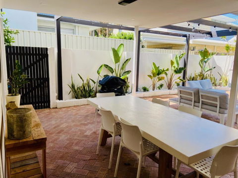 NOR214 - Northstead Coastal Charm - Accommodation Mermaid Beach 1