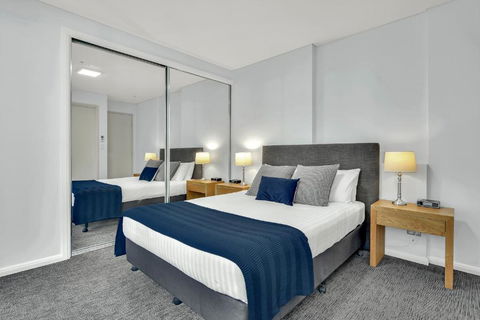 North Sydney Large Two Bedroom MIL2302 - Accommodation Mermaid Beach 1