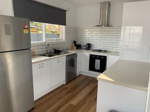 Nth Central 4BR Reno W WiFi - Accommodation Mermaid Beach 3