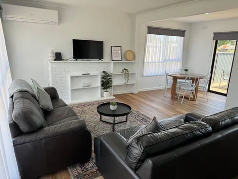 Nth Central 4BR Reno W WiFi - Accommodation Mermaid Beach 0