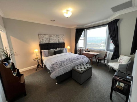Number 10 -King Bed With Breakfast - Accommodation Mermaid Beach 0