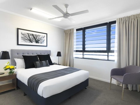 Oaks Mackay Carlyle Suites - Accommodation Mermaid Beach 2