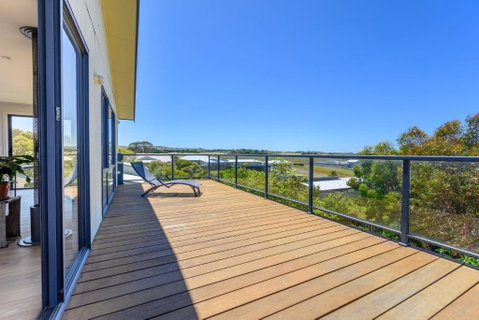 Ocean & Country Views, Spa, Pets Welcome, Fireplace - Your Ocean Oasis 10 Minutes To Phillip Island - Accommodation Mermaid Beach 2