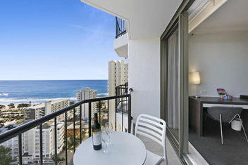 Ocean View 2-Bed Studio In The Heart Of Surfers with Accommodation Mermaid Beach