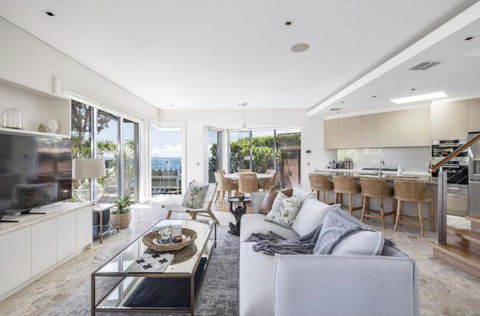 Oceanfront Beach Pad - Accommodation Mermaid Beach 1