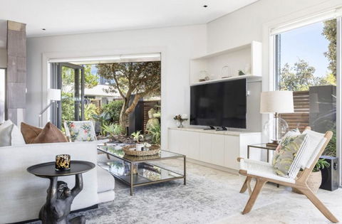 Oceanfront Beach Pad - Accommodation Mermaid Beach 3