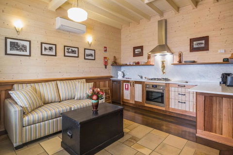 Old Bank Boutique Hotel - Accommodation Mermaid Beach 2