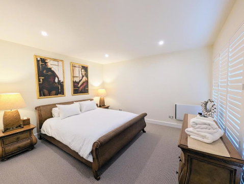 ONE Luxury Apartment - Accommodation Mermaid Beach 2