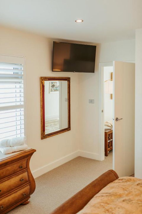 ONE Luxury Apartment - Accommodation Mermaid Beach 3