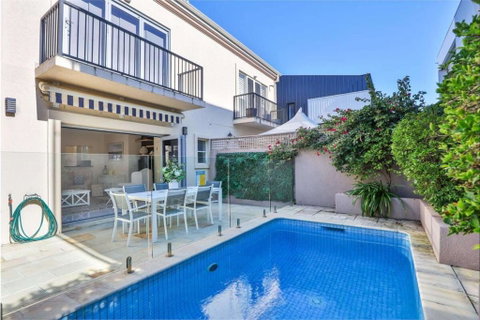 Opulence By Khove - Accommodation Mermaid Beach 1