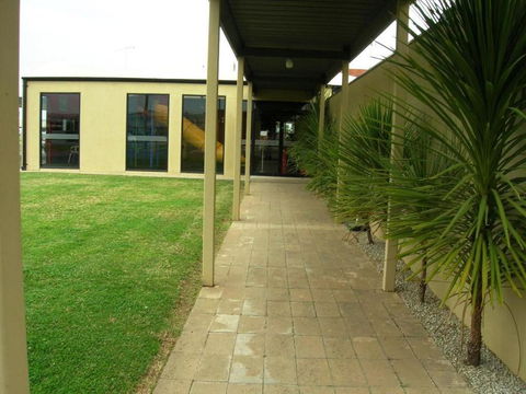 Overlander Hotel Motel - Accommodation Mermaid Beach 2
