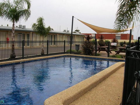 Overlander Hotel Motel - Accommodation Mermaid Beach 3