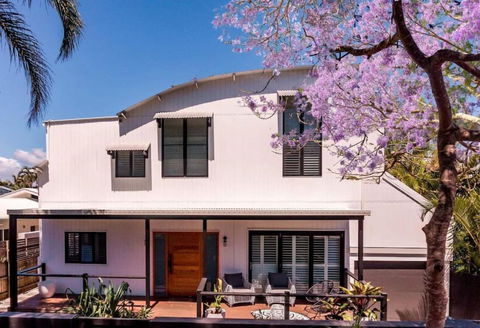 PACIFIC Stunning Coastal Home The Perfect Family Getaway - Accommodation Mermaid Beach 0