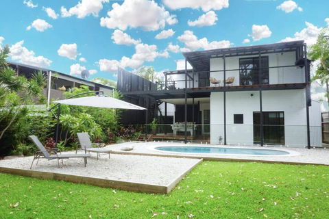 PACIFIC Stunning Coastal Home The Perfect Family Getaway - Accommodation Mermaid Beach 1
