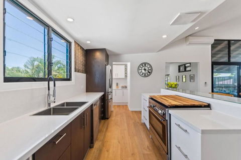 PACIFIC Stunning Coastal Home The Perfect Family Getaway - Accommodation Mermaid Beach 2