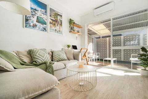 PALMA - Couples Beach Shack! - Accommodation Mermaid Beach 0