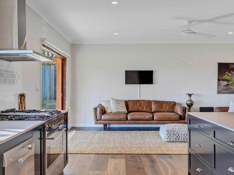Pauls Farmhouse - Accommodation Mermaid Beach 2